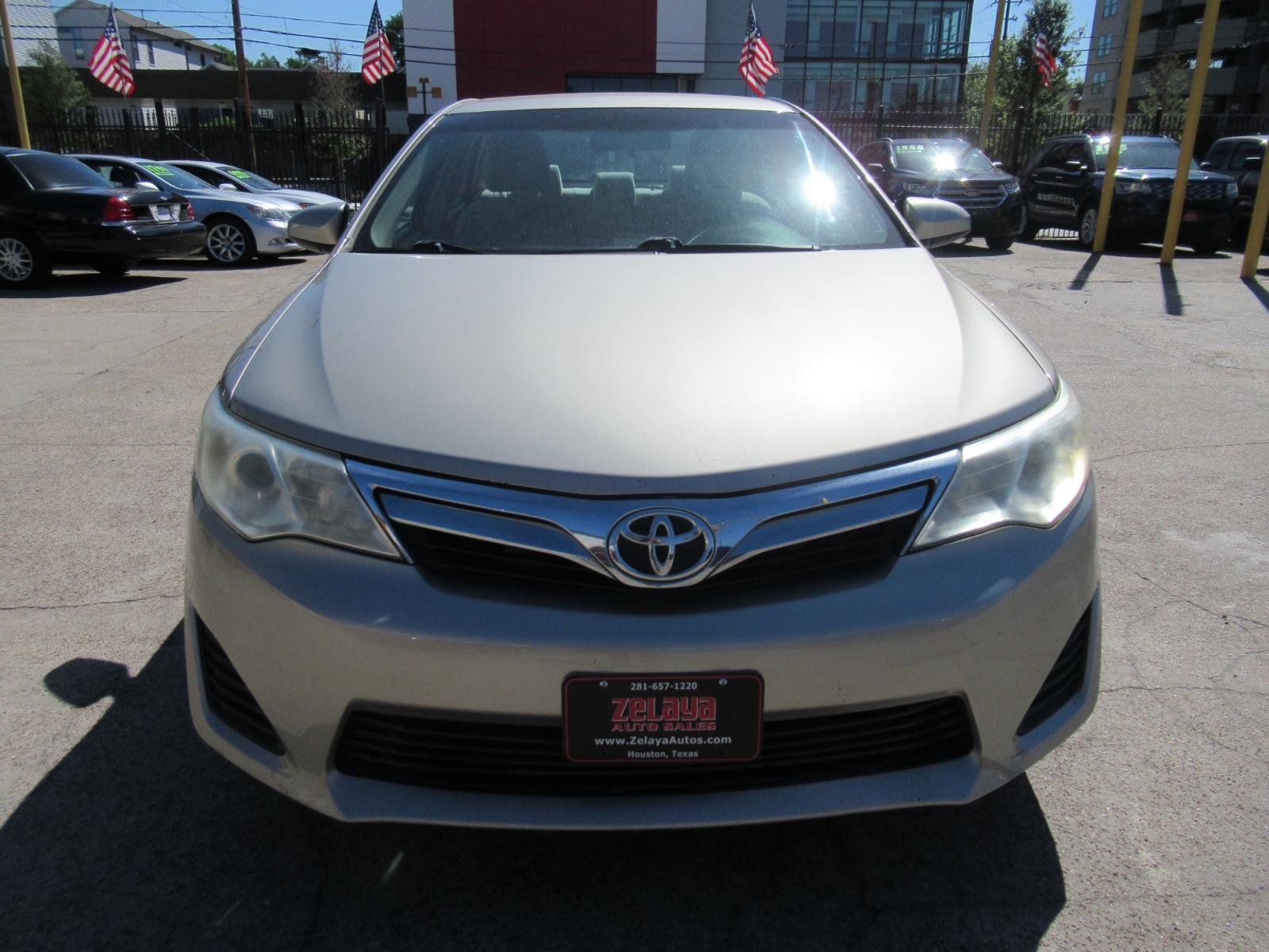 2014 /Tan Toyota Camry L (4T4BF1FK2ER) with an 2.5L L4 DOHC 16V engine, Automatic transmission, located at 1511 North Shepherd Dr., Houston, TX, 77008, (281) 657-1221, 29.798361, -95.412560 - 2014 TOYOTA CAMRY LE VIN: 4T4BF1FK2ER364962 4 T 4 B F 1 F K 2 E R 3 6 4 9 6 2 SEDAN 4 DR 2.5L I4 F DOHC 16V GASOLINE FRONT WHEEL DRIVE - Photo #20